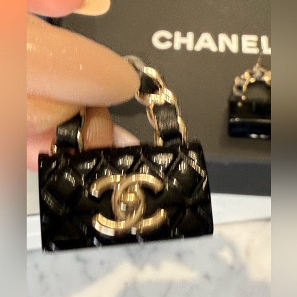 Chanel Earrings from Cruise Collection 2023 - Picture 5 of 11